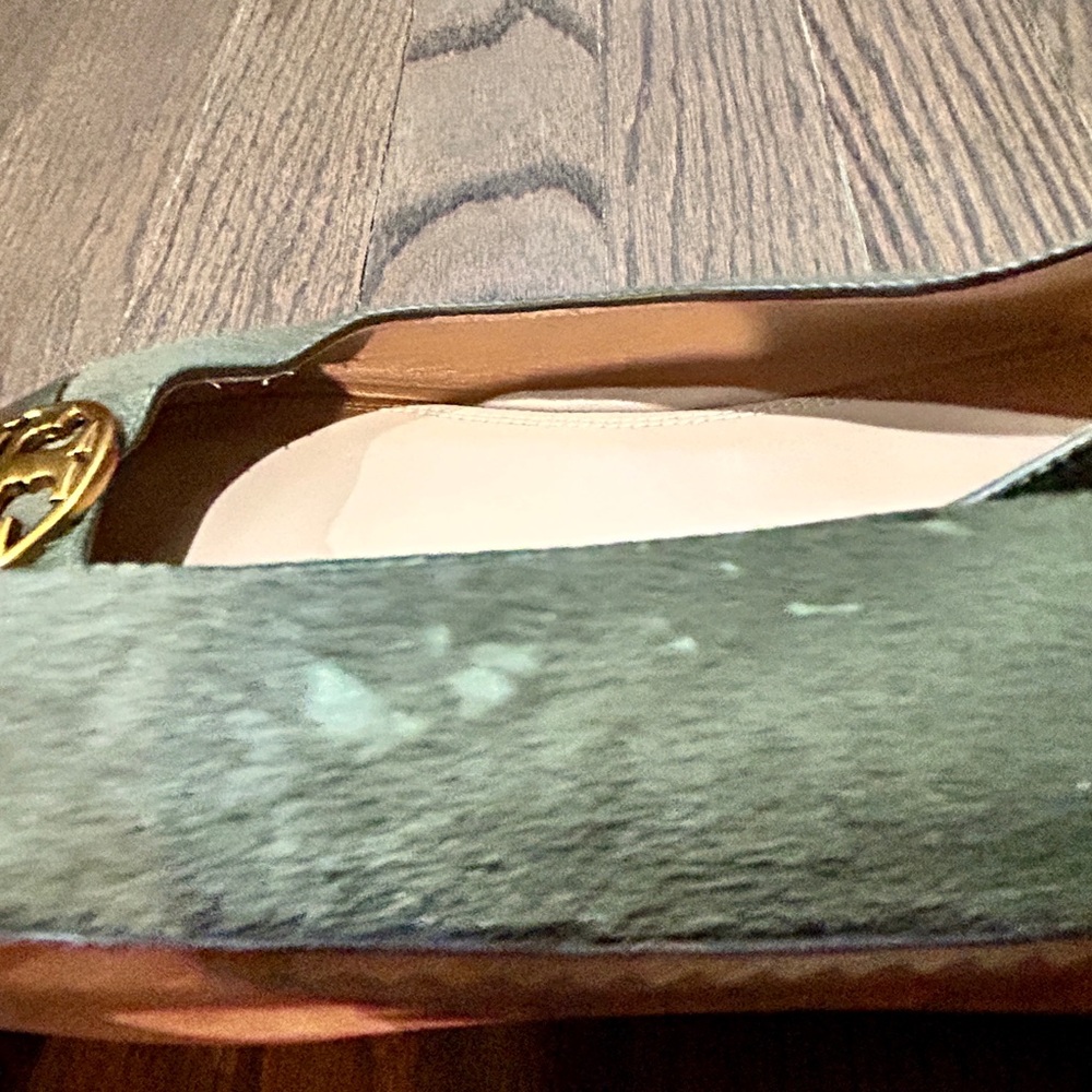 Tory Burch Olive Green Logo Ballet Flats with Gold Emblem - Size 8.5 - Picture 3 of 6